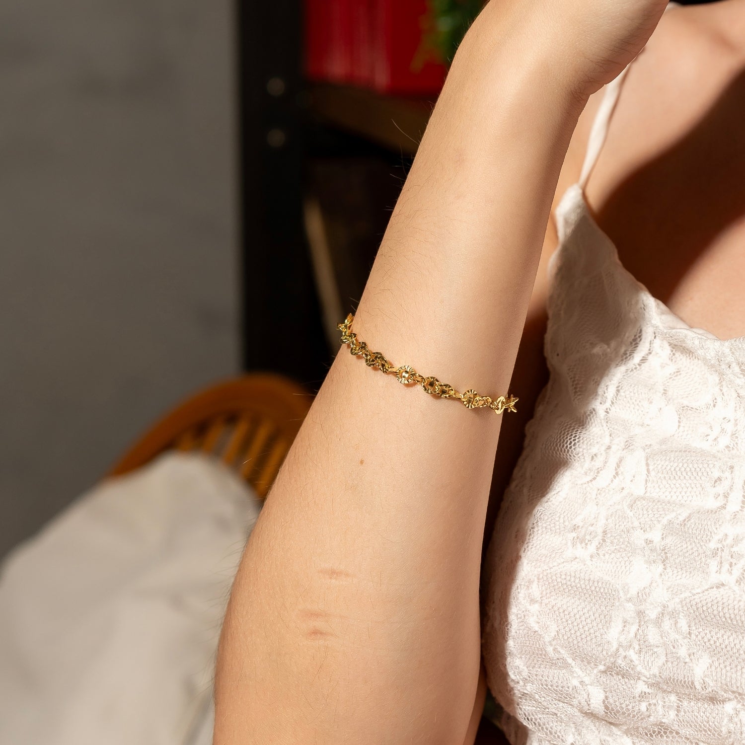 Floral Cut-Out Textured Link Chain Bracelet