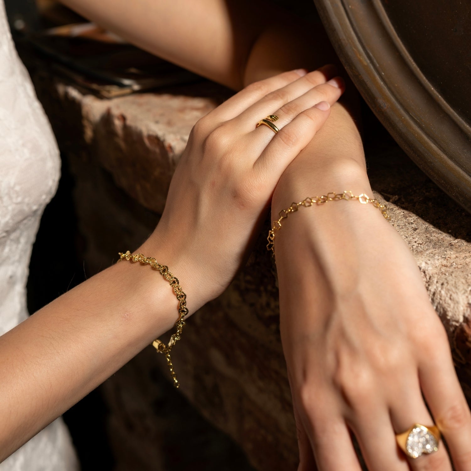 Floral Cut-Out Textured Link Chain Bracelet