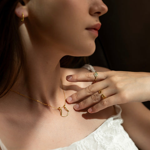 Horseshoe Ring Holder Necklace in Sterling Silver